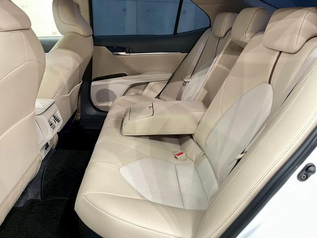 カムリ Ｇレザーパッケージ　ワンオーナー　ＴＲＤフルエアロ　トランクスポイラー　ＬＥＤヘッドライト　純正ＡＷ　純正ナビ　フルセグＴＶ　ＢＴ接続　バックカメラ　革シート　パワーシート　シートヒーター　置くだけ充電　ドラレコ　ＥＴＣ（57枚目）