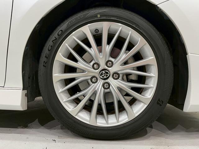 カムリ Ｇレザーパッケージ　ワンオーナー　ＴＲＤフルエアロ　トランクスポイラー　ＬＥＤヘッドライト　純正ＡＷ　純正ナビ　フルセグＴＶ　ＢＴ接続　バックカメラ　革シート　パワーシート　シートヒーター　置くだけ充電　ドラレコ　ＥＴＣ（64枚目）