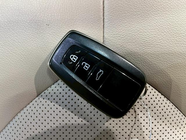 カムリ Ｇレザーパッケージ　ワンオーナー　ＴＲＤフルエアロ　トランクスポイラー　ＬＥＤヘッドライト　純正ＡＷ　純正ナビ　フルセグＴＶ　ＢＴ接続　バックカメラ　革シート　パワーシート　シートヒーター　置くだけ充電　ドラレコ　ＥＴＣ（66枚目）