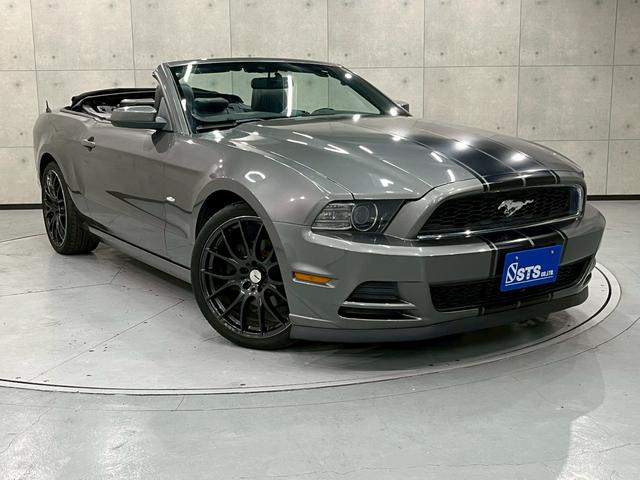 マスタング Ｖ６　コンバーチブル　プレミアム　２０１４年モデル　ＲＡＹＳ製２０インチＡＷ　レーシングストライプ　黒革シート　パワーシート　ＬＥＤテール　アンビエントライト　社外ナビ　フルセグＴＶ　ＢＴ接続　クルコン　リモコンキー　予備キー　ＥＴＣ（12枚目）