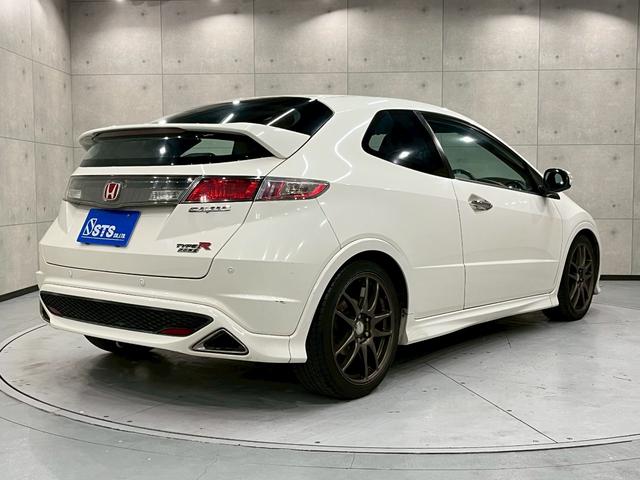 充実装備の１台入荷致しました♪ぜひ実車を見に来てください♪