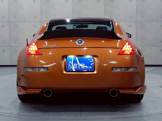 フェアレディＺ バージョンＴ　ＨＫＳマフラー　ＡＤＶＡＮ１９インチＡＷ　リアスポイラ　社外エアクリ　ＨＩＤライト　社外ナビ　デジタルＴＶ　ＢＴ接続　リアカメラ　黒革シート　電動シート　シートヒーター　ＭＯＭＯステ　ドラレコ　ＥＴＣ（16枚目）