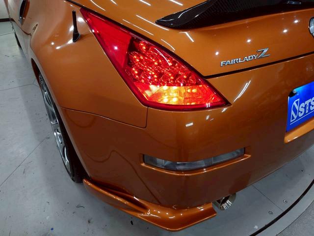 フェアレディＺ バージョンＴ　ＨＫＳマフラー　ＡＤＶＡＮ１９インチＡＷ　リアスポイラ　社外エアクリ　ＨＩＤライト　社外ナビ　デジタルＴＶ　ＢＴ接続　リアカメラ　黒革シート　電動シート　シートヒーター　ＭＯＭＯステ　ドラレコ　ＥＴＣ（17枚目）