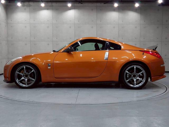 フェアレディＺ バージョンＴ　ＨＫＳマフラー　ＡＤＶＡＮ１９インチＡＷ　リアスポイラ　社外エアクリ　ＨＩＤライト　社外ナビ　デジタルＴＶ　ＢＴ接続　リアカメラ　黒革シート　電動シート　シートヒーター　ＭＯＭＯステ　ドラレコ　ＥＴＣ（20枚目）