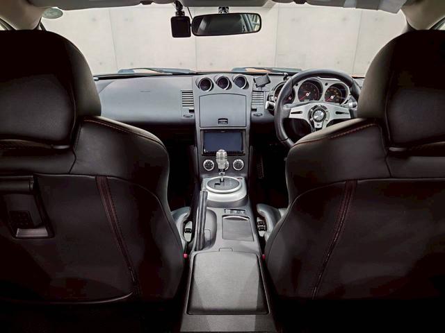 フェアレディＺ バージョンＴ　ＨＫＳマフラー　ＡＤＶＡＮ１９インチＡＷ　リアスポイラ　社外エアクリ　ＨＩＤライト　社外ナビ　デジタルＴＶ　ＢＴ接続　リアカメラ　黒革シート　電動シート　シートヒーター　ＭＯＭＯステ　ドラレコ　ＥＴＣ（23枚目）