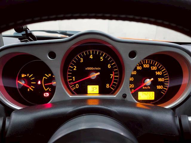 フェアレディＺ バージョンＴ　ＨＫＳマフラー　ＡＤＶＡＮ１９インチＡＷ　リアスポイラ　社外エアクリ　ＨＩＤライト　社外ナビ　デジタルＴＶ　ＢＴ接続　リアカメラ　黒革シート　電動シート　シートヒーター　ＭＯＭＯステ　ドラレコ　ＥＴＣ（24枚目）