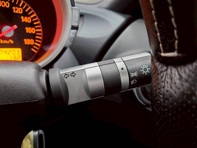 フェアレディＺ バージョンＴ　ＨＫＳマフラー　ＡＤＶＡＮ１９インチＡＷ　リアスポイラ　社外エアクリ　ＨＩＤライト　社外ナビ　デジタルＴＶ　ＢＴ接続　リアカメラ　黒革シート　電動シート　シートヒーター　ＭＯＭＯステ　ドラレコ　ＥＴＣ（28枚目）