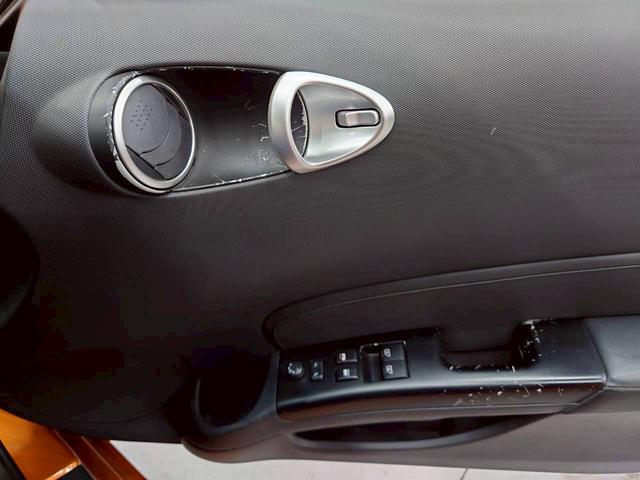 フェアレディＺ バージョンＴ　ＨＫＳマフラー　ＡＤＶＡＮ１９インチＡＷ　リアスポイラ　社外エアクリ　ＨＩＤライト　社外ナビ　デジタルＴＶ　ＢＴ接続　リアカメラ　黒革シート　電動シート　シートヒーター　ＭＯＭＯステ　ドラレコ　ＥＴＣ（33枚目）