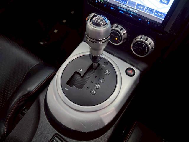 フェアレディＺ バージョンＴ　ＨＫＳマフラー　ＡＤＶＡＮ１９インチＡＷ　リアスポイラ　社外エアクリ　ＨＩＤライト　社外ナビ　デジタルＴＶ　ＢＴ接続　リアカメラ　黒革シート　電動シート　シートヒーター　ＭＯＭＯステ　ドラレコ　ＥＴＣ（40枚目）