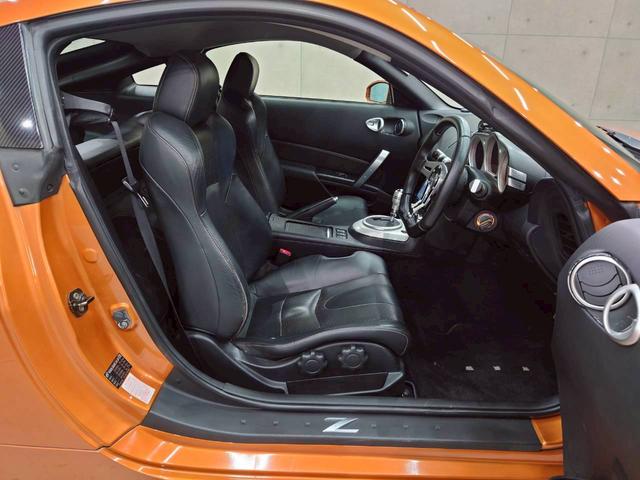 フェアレディＺ バージョンＴ　ＨＫＳマフラー　ＡＤＶＡＮ１９インチＡＷ　リアスポイラ　社外エアクリ　ＨＩＤライト　社外ナビ　デジタルＴＶ　ＢＴ接続　リアカメラ　黒革シート　電動シート　シートヒーター　ＭＯＭＯステ　ドラレコ　ＥＴＣ（53枚目）