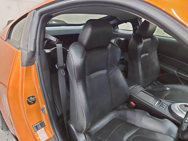 フェアレディＺ バージョンＴ　ＨＫＳマフラー　ＡＤＶＡＮ１９インチＡＷ　リアスポイラ　社外エアクリ　ＨＩＤライト　社外ナビ　デジタルＴＶ　ＢＴ接続　リアカメラ　黒革シート　電動シート　シートヒーター　ＭＯＭＯステ　ドラレコ　ＥＴＣ（54枚目）