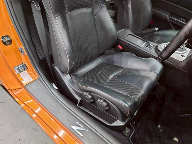 フェアレディＺ バージョンＴ　ＨＫＳマフラー　ＡＤＶＡＮ１９インチＡＷ　リアスポイラ　社外エアクリ　ＨＩＤライト　社外ナビ　デジタルＴＶ　ＢＴ接続　リアカメラ　黒革シート　電動シート　シートヒーター　ＭＯＭＯステ　ドラレコ　ＥＴＣ（55枚目）