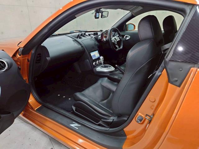 フェアレディＺ バージョンＴ　ＨＫＳマフラー　ＡＤＶＡＮ１９インチＡＷ　リアスポイラ　社外エアクリ　ＨＩＤライト　社外ナビ　デジタルＴＶ　ＢＴ接続　リアカメラ　黒革シート　電動シート　シートヒーター　ＭＯＭＯステ　ドラレコ　ＥＴＣ（56枚目）