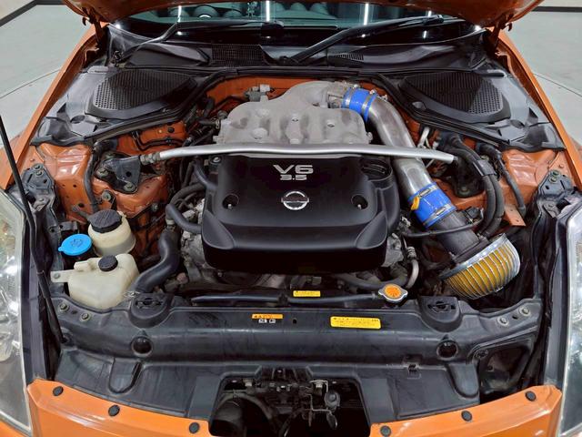 フェアレディＺ バージョンＴ　ＨＫＳマフラー　ＡＤＶＡＮ１９インチＡＷ　リアスポイラ　社外エアクリ　ＨＩＤライト　社外ナビ　デジタルＴＶ　ＢＴ接続　リアカメラ　黒革シート　電動シート　シートヒーター　ＭＯＭＯステ　ドラレコ　ＥＴＣ（61枚目）