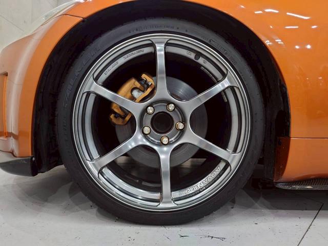 フェアレディＺ バージョンＴ　ＨＫＳマフラー　ＡＤＶＡＮ１９インチＡＷ　リアスポイラ　社外エアクリ　ＨＩＤライト　社外ナビ　デジタルＴＶ　ＢＴ接続　リアカメラ　黒革シート　電動シート　シートヒーター　ＭＯＭＯステ　ドラレコ　ＥＴＣ（66枚目）