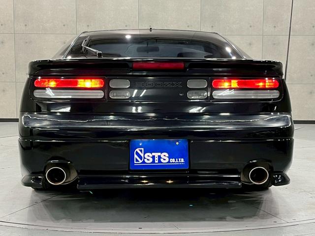 フェアレディＺ バージョンＳ　２ｂｙ２Ｔバールーフ　ＪＵＮオートフロントバンパー　ＭＩＳＳＩＯＮサイドステップ・リアハーフスポイラー　前期リアスポイラー　ＴＥＩＮ車高調　ＲＡＹＳ１７インチＡＷ　ＡＰｅｘｉマフラー　水中花シフトノブ（16枚目）