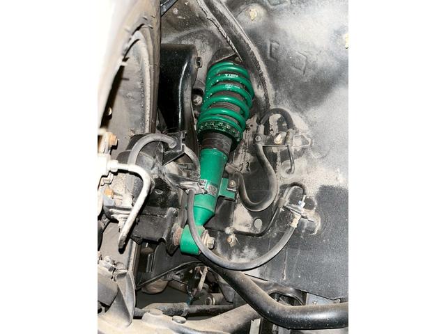 フェアレディＺ バージョンＳ　２ｂｙ２Ｔバールーフ　ＪＵＮオートフロントバンパー　ＭＩＳＳＩＯＮサイドステップ・リアハーフスポイラー　前期リアスポイラー　ＴＥＩＮ車高調　ＲＡＹＳ１７インチＡＷ　ＡＰｅｘｉマフラー　水中花シフトノブ（27枚目）