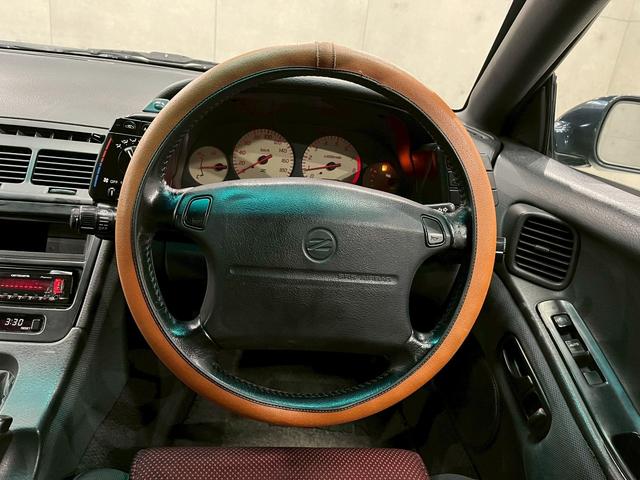 フェアレディＺ バージョンＳ　２ｂｙ２Ｔバールーフ　ＪＵＮオートフロントバンパー　ＭＩＳＳＩＯＮサイドステップ・リアハーフスポイラー　前期リアスポイラー　ＴＥＩＮ車高調　ＲＡＹＳ１７インチＡＷ　ＡＰｅｘｉマフラー　水中花シフトノブ（33枚目）