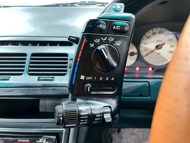 フェアレディＺ バージョンＳ　２ｂｙ２Ｔバールーフ　ＪＵＮオートフロントバンパー　ＭＩＳＳＩＯＮサイドステップ・リアハーフスポイラー　前期リアスポイラー　ＴＥＩＮ車高調　ＲＡＹＳ１７インチＡＷ　ＡＰｅｘｉマフラー　水中花シフトノブ（34枚目）