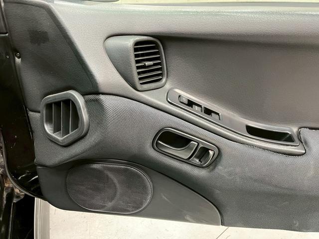 フェアレディＺ バージョンＳ　２ｂｙ２Ｔバールーフ　ＪＵＮオートフロントバンパー　ＭＩＳＳＩＯＮサイドステップ・リアハーフスポイラー　前期リアスポイラー　ＴＥＩＮ車高調　ＲＡＹＳ１７インチＡＷ　ＡＰｅｘｉマフラー　水中花シフトノブ（36枚目）