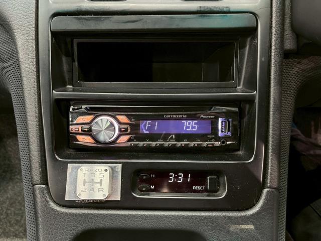 フェアレディＺ バージョンＳ　２ｂｙ２Ｔバールーフ　ＪＵＮオートフロントバンパー　ＭＩＳＳＩＯＮサイドステップ・リアハーフスポイラー　前期リアスポイラー　ＴＥＩＮ車高調　ＲＡＹＳ１７インチＡＷ　ＡＰｅｘｉマフラー　水中花シフトノブ（37枚目）