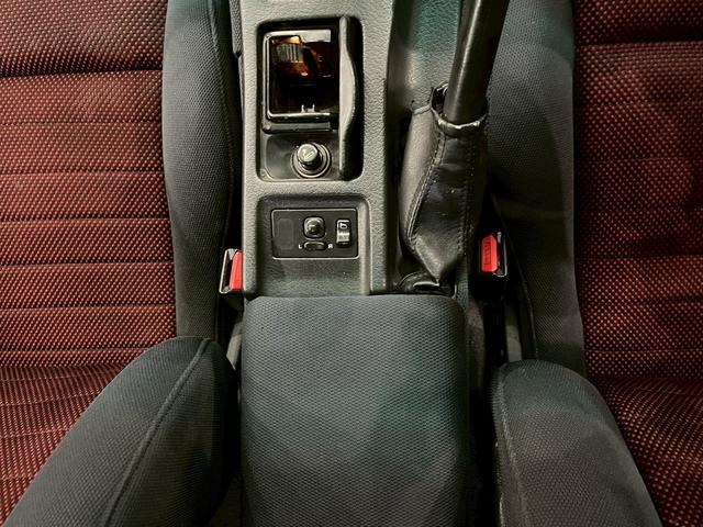 フェアレディＺ バージョンＳ　２ｂｙ２Ｔバールーフ　ＪＵＮオートフロントバンパー　ＭＩＳＳＩＯＮサイドステップ・リアハーフスポイラー　前期リアスポイラー　ＴＥＩＮ車高調　ＲＡＹＳ１７インチＡＷ　ＡＰｅｘｉマフラー　水中花シフトノブ（39枚目）