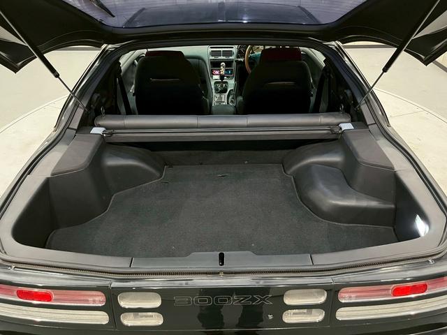 フェアレディＺ バージョンＳ　２ｂｙ２Ｔバールーフ　ＪＵＮオートフロントバンパー　ＭＩＳＳＩＯＮサイドステップ・リアハーフスポイラー　前期リアスポイラー　ＴＥＩＮ車高調　ＲＡＹＳ１７インチＡＷ　ＡＰｅｘｉマフラー　水中花シフトノブ（56枚目）