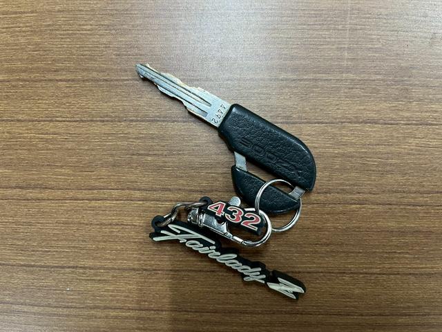 フェアレディＺ バージョンＳ　２ｂｙ２Ｔバールーフ　ＪＵＮオートフロントバンパー　ＭＩＳＳＩＯＮサイドステップ・リアハーフスポイラー　前期リアスポイラー　ＴＥＩＮ車高調　ＲＡＹＳ１７インチＡＷ　ＡＰｅｘｉマフラー　水中花シフトノブ（61枚目）