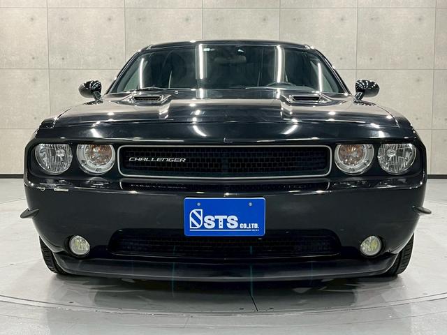ダッジ・チャレンジャー SXT 2011年モデル 社外22インチAW 社外ナビ フルセグTV BT接続 バックカメラ 黒革シート パワーシート HIDヘッドライト フォグ カーボンインパネ リモコンキー ETC ユーザー様直接仕入れ(7枚目)