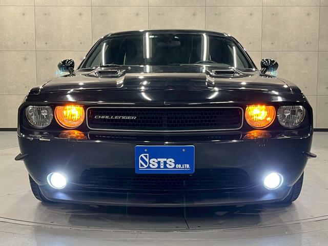 ダッジ・チャレンジャー SXT 2011年モデル 社外22インチAW 社外ナビ フルセグTV BT接続 バックカメラ 黒革シート パワーシート HIDヘッドライト フォグ カーボンインパネ リモコンキー ETC ユーザー様直接仕入れ(8枚目)