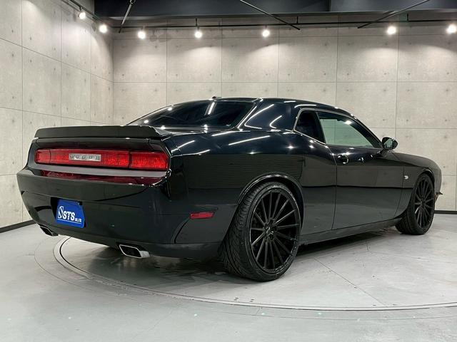 ダッジ・チャレンジャー SXT 2011年モデル 社外22インチAW 社外ナビ フルセグTV BT接続 バックカメラ 黒革シート パワーシート HIDヘッドライト フォグ カーボンインパネ リモコンキー ETC ユーザー様直接仕入れ(14枚目)