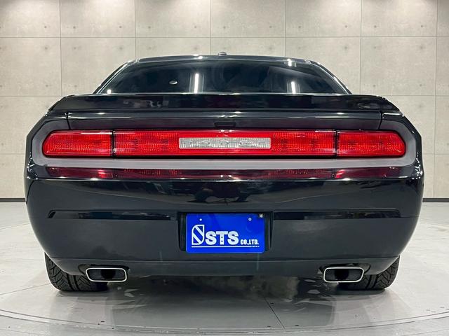 ダッジ・チャレンジャー SXT 2011年モデル 社外22インチAW 社外ナビ フルセグTV BT接続 バックカメラ 黒革シート パワーシート HIDヘッドライト フォグ カーボンインパネ リモコンキー ETC ユーザー様直接仕入れ(15枚目)