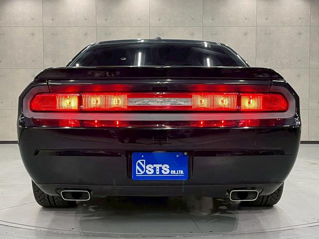 ダッジ・チャレンジャー SXT 2011年モデル 社外22インチAW 社外ナビ フルセグTV BT接続 バックカメラ 黒革シート パワーシート HIDヘッドライト フォグ カーボンインパネ リモコンキー ETC ユーザー様直接仕入れ(16枚目)
