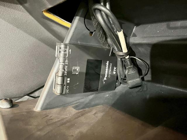 ダッジ・チャレンジャー SXT 2011年モデル 社外22インチAW 社外ナビ フルセグTV BT接続 バックカメラ 黒革シート パワーシート HIDヘッドライト フォグ カーボンインパネ リモコンキー ETC ユーザー様直接仕入れ(32枚目)