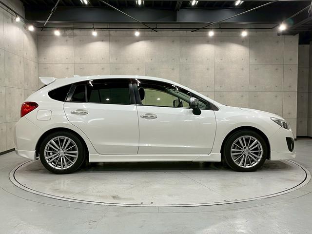 インプレッサスポーツ ２．０ｉ－Ｓリミテッドアイサイト　フルエアロ　メッシュグリル　リアスポイラー　ＳＴＩタワーバー　１７インチアルミ　純正ナビ　フルセグＴＶ　バックモニター　パワーシート　ステアスイッチ　レーダークルーズ　スマートキー　スペアキー　ＥＴＣ（13枚目）