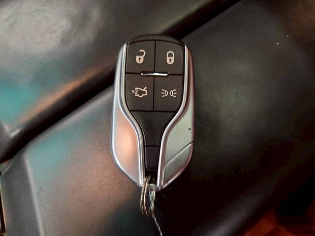 ギブリ Ｓ　サンルーフ　純正ＡＷ　レッドブレーキキャリパー　茶革シート　パワーシート　シートヒーター　リアサンシェード　純正ナビ　フルセグＴＶ　Ｂｌｕｅｔｏｏｔｈ　バックカメラ　前後ドラレコ　スマートキー　ＥＴＣ（75枚目）