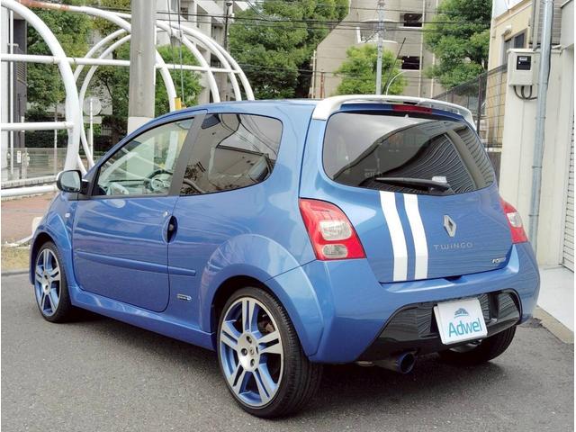 トゥインゴ ゴルディーニ　ルノー・スポール　点検整備付／スペアキー／ＥＴＣ／左ハンドル／ＭＴ／黒革シート／禁煙／修復歴なし／１７ＡＷ／ナビ・ワンセグ／オートエアコン／クルーズコントロール／バックカメラ／ＦＵＪＩＴＳＵＢＯマフラー／新品バッテリー（5枚目）