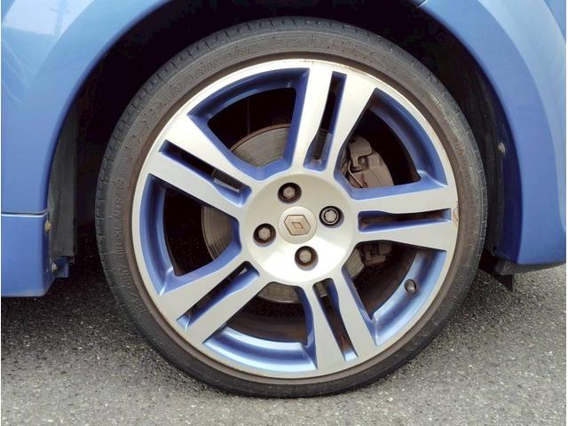 トゥインゴ ゴルディーニ　ルノー・スポール　点検整備付／スペアキー／ＥＴＣ／左ハンドル／ＭＴ／黒革シート／禁煙／修復歴なし／１７ＡＷ／ナビ・ワンセグ／オートエアコン／クルーズコントロール／バックカメラ／ＦＵＪＩＴＳＵＢＯマフラー／新品バッテリー（11枚目）