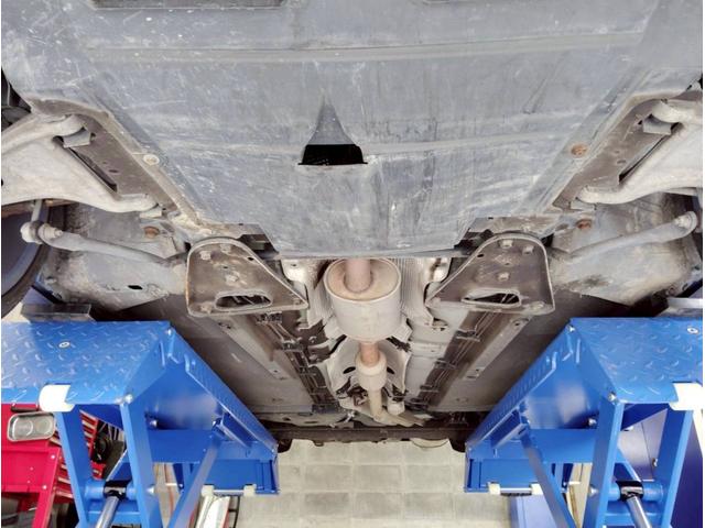 トゥインゴ ゴルディーニ　ルノー・スポール　点検整備付／スペアキー／ＥＴＣ／左ハンドル／ＭＴ／黒革シート／禁煙／修復歴なし／１７ＡＷ／ナビ・ワンセグ／オートエアコン／クルーズコントロール／バックカメラ／ＦＵＪＩＴＳＵＢＯマフラー／新品バッテリー（16枚目）