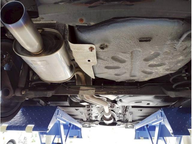 トゥインゴ ゴルディーニ　ルノー・スポール　点検整備付／スペアキー／ＥＴＣ／左ハンドル／ＭＴ／黒革シート／禁煙／修復歴なし／１７ＡＷ／ナビ・ワンセグ／オートエアコン／クルーズコントロール／バックカメラ／ＦＵＪＩＴＳＵＢＯマフラー／新品バッテリー（17枚目）