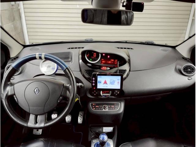 トゥインゴ ゴルディーニ　ルノー・スポール　点検整備付／スペアキー／ＥＴＣ／左ハンドル／ＭＴ／黒革シート／禁煙／修復歴なし／１７ＡＷ／ナビ・ワンセグ／オートエアコン／クルーズコントロール／バックカメラ／ＦＵＪＩＴＳＵＢＯマフラー／新品バッテリー（21枚目）