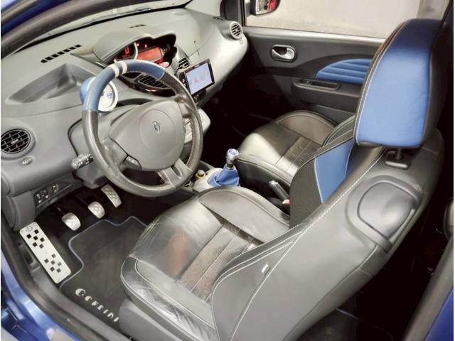 トゥインゴ ゴルディーニ　ルノー・スポール　点検整備付／スペアキー／ＥＴＣ／左ハンドル／ＭＴ／黒革シート／禁煙／修復歴なし／１７ＡＷ／ナビ・ワンセグ／オートエアコン／クルーズコントロール／バックカメラ／ＦＵＪＩＴＳＵＢＯマフラー／新品バッテリー（22枚目）