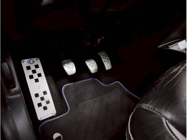 トゥインゴ ゴルディーニ　ルノー・スポール　点検整備付／スペアキー／ＥＴＣ／左ハンドル／ＭＴ／黒革シート／禁煙／修復歴なし／１７ＡＷ／ナビ・ワンセグ／オートエアコン／クルーズコントロール／バックカメラ／ＦＵＪＩＴＳＵＢＯマフラー／新品バッテリー（25枚目）