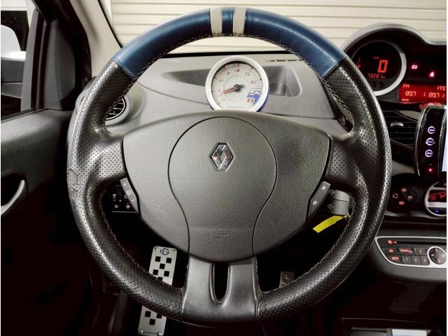 トゥインゴ ゴルディーニ　ルノー・スポール　点検整備付／スペアキー／ＥＴＣ／左ハンドル／ＭＴ／黒革シート／禁煙／修復歴なし／１７ＡＷ／ナビ・ワンセグ／オートエアコン／クルーズコントロール／バックカメラ／ＦＵＪＩＴＳＵＢＯマフラー／新品バッテリー（26枚目）