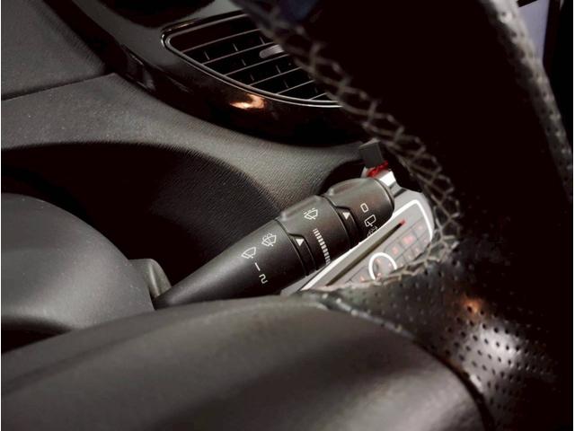 トゥインゴ ゴルディーニ　ルノー・スポール　点検整備付／スペアキー／ＥＴＣ／左ハンドル／ＭＴ／黒革シート／禁煙／修復歴なし／１７ＡＷ／ナビ・ワンセグ／オートエアコン／クルーズコントロール／バックカメラ／ＦＵＪＩＴＳＵＢＯマフラー／新品バッテリー（29枚目）