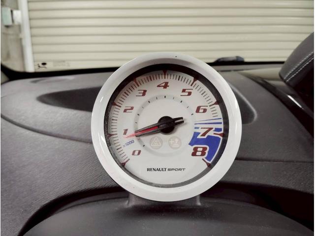 トゥインゴ ゴルディーニ　ルノー・スポール　点検整備付／スペアキー／ＥＴＣ／左ハンドル／ＭＴ／黒革シート／禁煙／修復歴なし／１７ＡＷ／ナビ・ワンセグ／オートエアコン／クルーズコントロール／バックカメラ／ＦＵＪＩＴＳＵＢＯマフラー／新品バッテリー（33枚目）