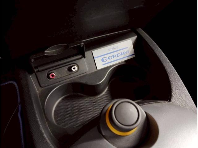 トゥインゴ ゴルディーニ　ルノー・スポール　点検整備付／スペアキー／ＥＴＣ／左ハンドル／ＭＴ／黒革シート／禁煙／修復歴なし／１７ＡＷ／ナビ・ワンセグ／オートエアコン／クルーズコントロール／バックカメラ／ＦＵＪＩＴＳＵＢＯマフラー／新品バッテリー（39枚目）