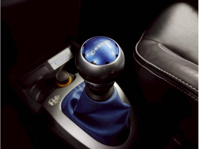 トゥインゴ ゴルディーニ　ルノー・スポール　点検整備付／スペアキー／ＥＴＣ／左ハンドル／ＭＴ／黒革シート／禁煙／修復歴なし／１７ＡＷ／ナビ・ワンセグ／オートエアコン／クルーズコントロール／バックカメラ／ＦＵＪＩＴＳＵＢＯマフラー／新品バッテリー（40枚目）