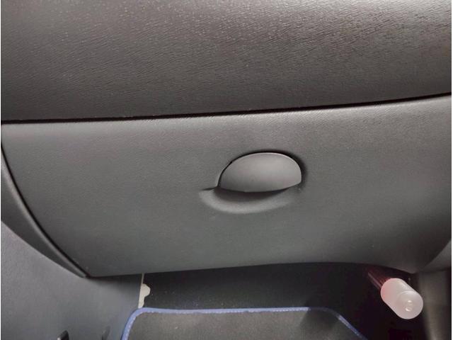 トゥインゴ ゴルディーニ　ルノー・スポール　点検整備付／スペアキー／ＥＴＣ／左ハンドル／ＭＴ／黒革シート／禁煙／修復歴なし／１７ＡＷ／ナビ・ワンセグ／オートエアコン／クルーズコントロール／バックカメラ／ＦＵＪＩＴＳＵＢＯマフラー／新品バッテリー（44枚目）