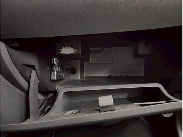 トゥインゴ ゴルディーニ　ルノー・スポール　点検整備付／スペアキー／ＥＴＣ／左ハンドル／ＭＴ／黒革シート／禁煙／修復歴なし／１７ＡＷ／ナビ・ワンセグ／オートエアコン／クルーズコントロール／バックカメラ／ＦＵＪＩＴＳＵＢＯマフラー／新品バッテリー（45枚目）